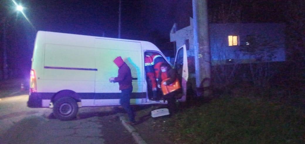 В’їхав у бетонну електроопору: в Бориславі розбився на смерть місцевий підприємець