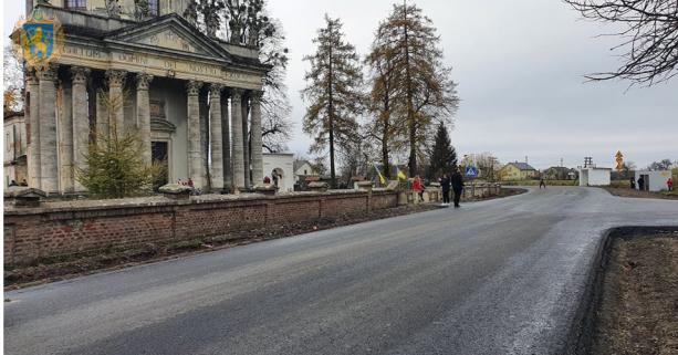 На Золочівщині відкрили для проїзду відремонтовану автомобільну дорогу