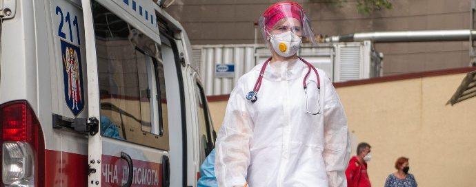 Ще майже 900 мешканців Львівщини підхопили коронавірус: звідки нові хворі