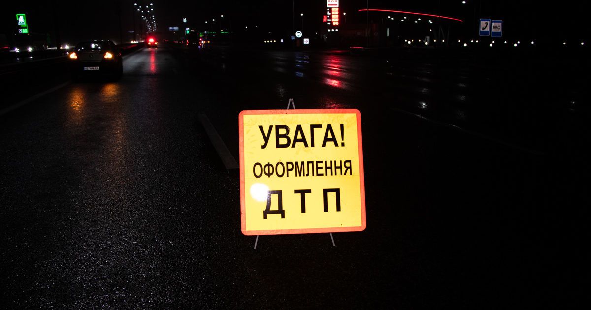 Збив і втік: у Львові на пішохідному переході авто влетіло в двох дітей (ВІДЕО)