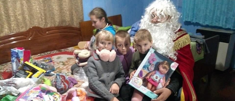 “Діти просять елементарного”: волонтери Львівщини шукають помічників Миколая