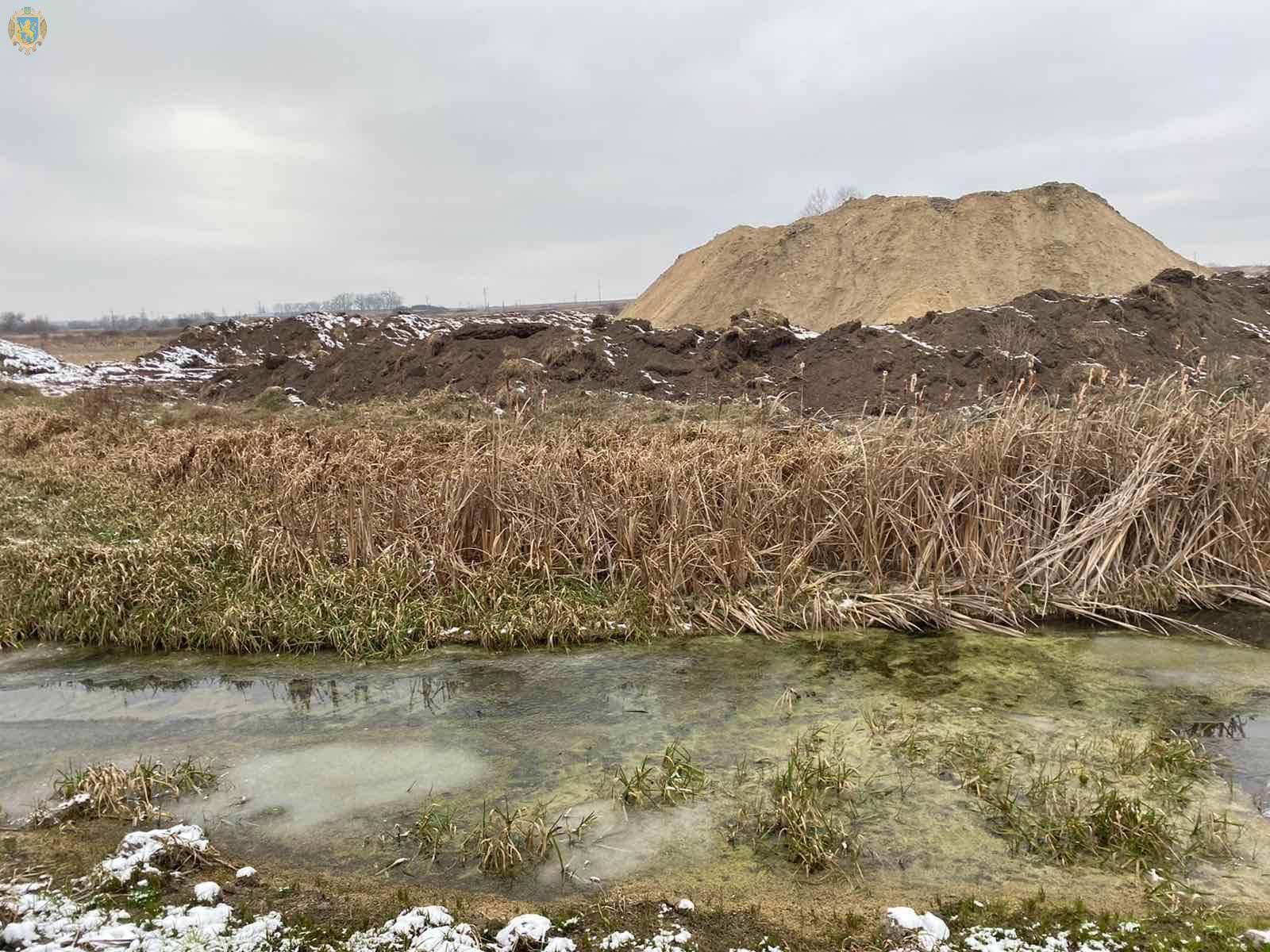 Замість ведення сільського господарства – самовільна забудова: на Пустомитівщині виявили земельного порушника