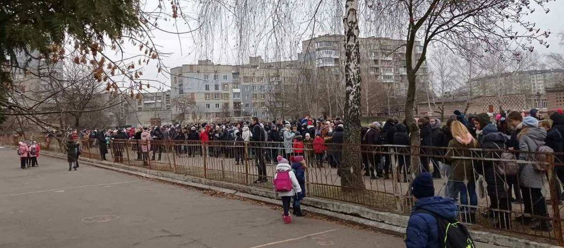 Через “забавку” старшокласника зі школи евакуювали 400 осіб