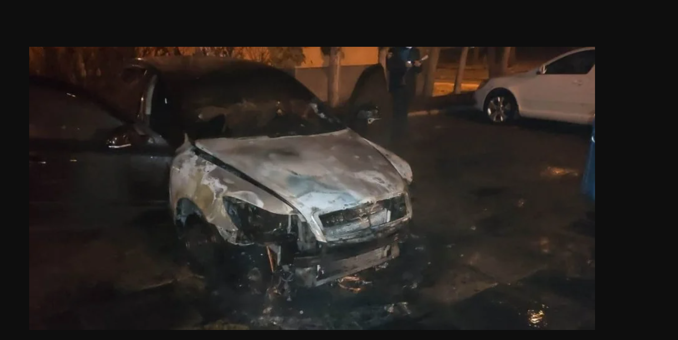 Підпалили посеред ночі: у Львові палав автомобіль детектива НАБУ
