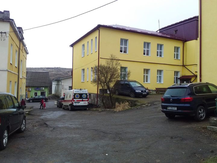 «Нас кинули сам на сам з бідою»: старосамбірські медики зі жовтня не отримують зарплату