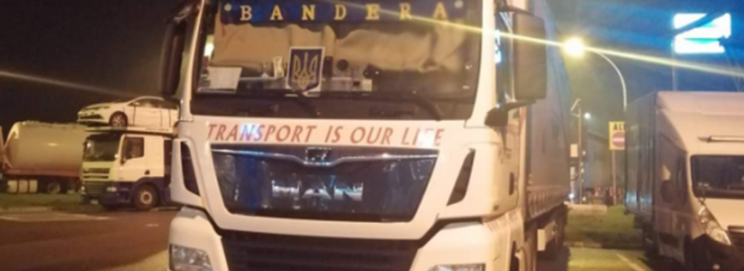 Українець роз’їжджав по Європі на вантажівці з написом «Бандера»: у Польщі розгорівся скандал