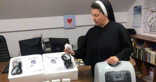 «Допомагаємо людям дихати»: мешканці Львівщини можуть безкоштовно орендувати кисневі концентратори