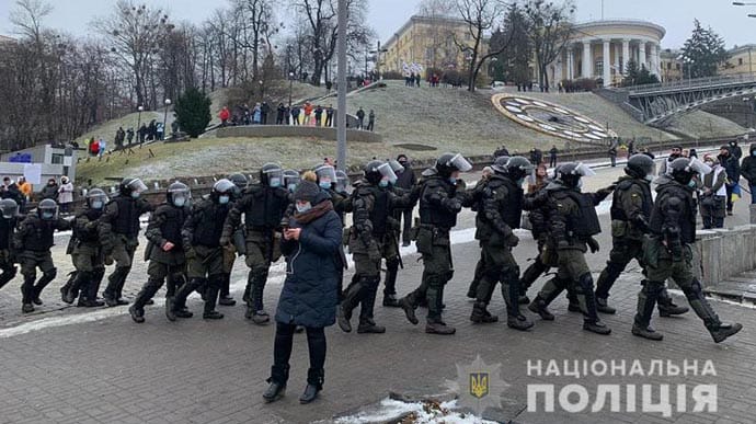 На Майдані сутичка між підприємцями і поліцейськими: постраждали 40 правоохоронців (ВІДЕО)