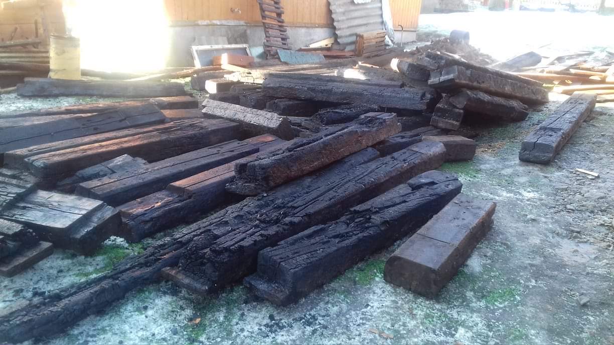 «Щастя, що сусіди побачили»: на Старосамбірщині вранці згорів хлів (ФОТО)