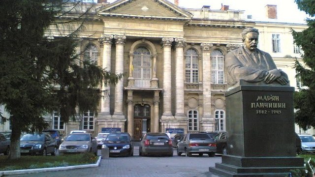 Музеї та лікарні Львова більше не «переїжджатимуть» в область