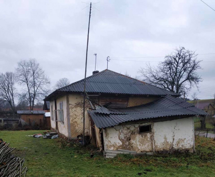 «Могла померти ще вночі»: на Дрогобиччині у приватному будинку знайшли тіло жінки