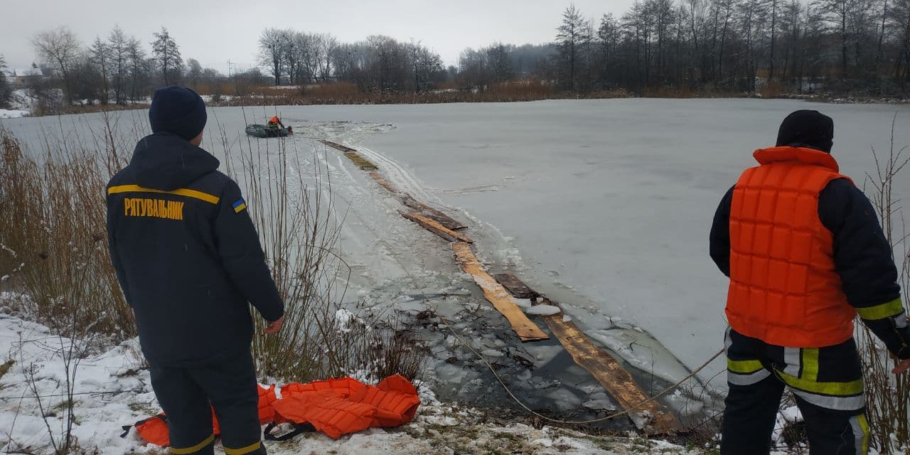 «Не був затятим рибалкою»: у Рудках під кригу провалився чоловік та загинув(ФОТО)