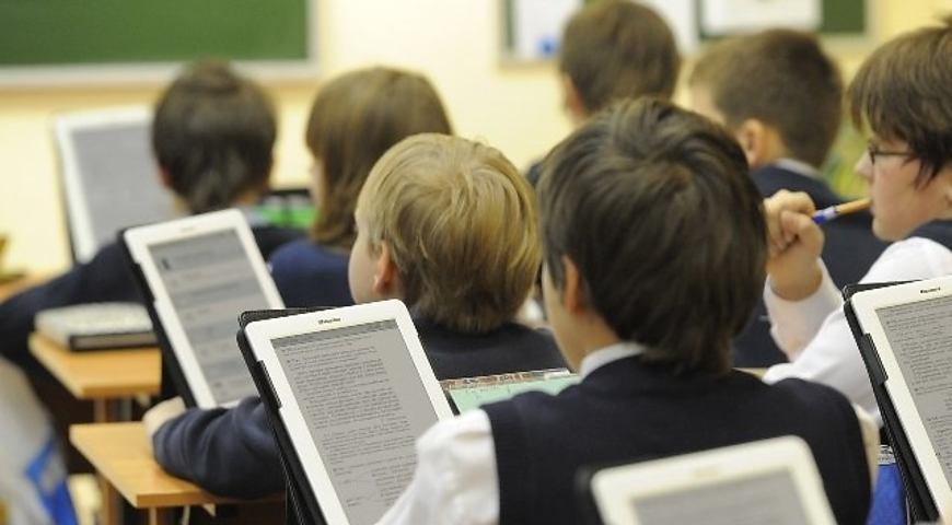 В українських школах запустили електронні щоденники та журнали