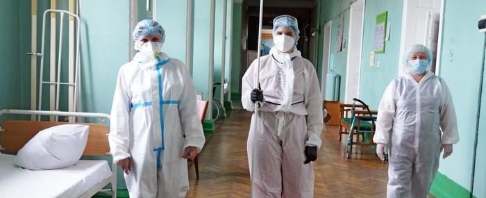 Від ускладнень коронавірусу за добу померли 212 українців: скільки на Львівщині