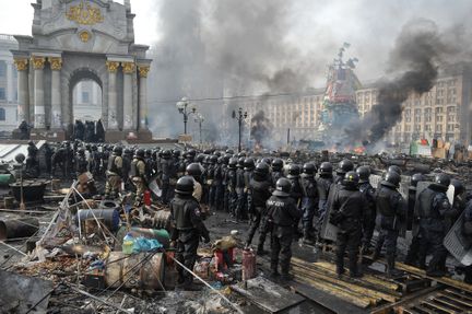 Задовольнили позов Портнова: Міносвіти перегляне підручники з історії України щодо подій Революції Гідності
