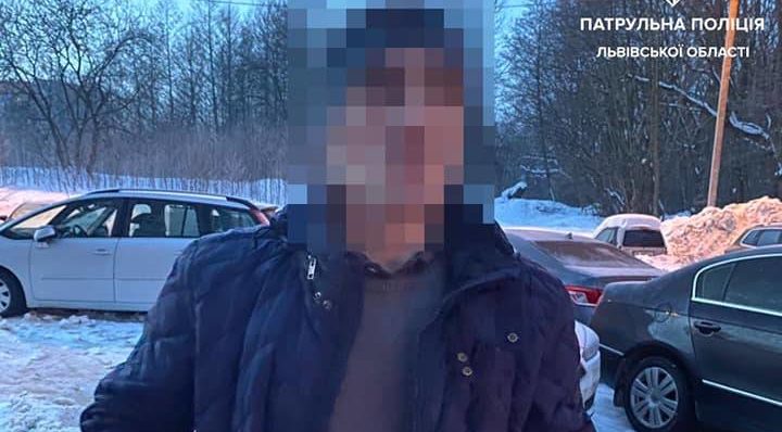 Закопався в снігу: у Львові автокрадій намагався сховатися від поліції