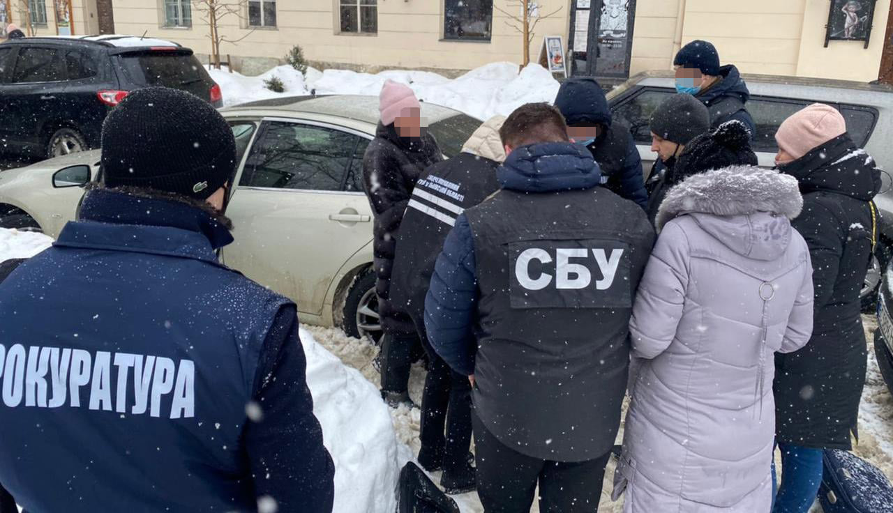 На Львівщині викрили на хабарі чиновницю Держпродспоживслужби
