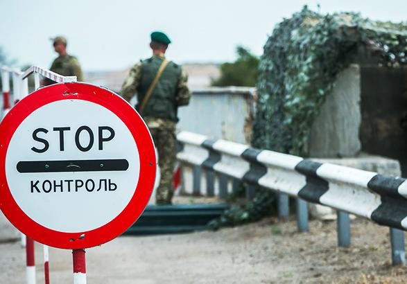 Всі країни-сусідки України потрапили до «червоної» зони: що це означає