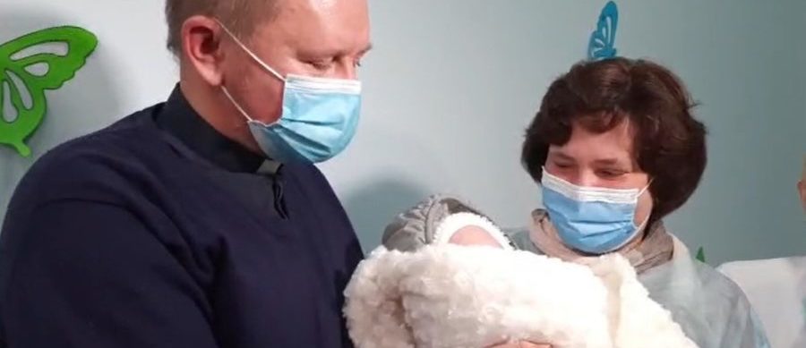 «Її голівка вміщалася в долоньку»: дівчинку, яка народилася з коронавірусом, львівські лікарі виходжували два місяці