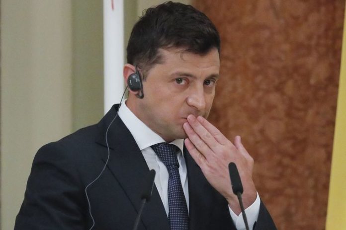 Рейтинг Зеленського падає, Бойко його наздоганяє: опитування Центру Разумкова