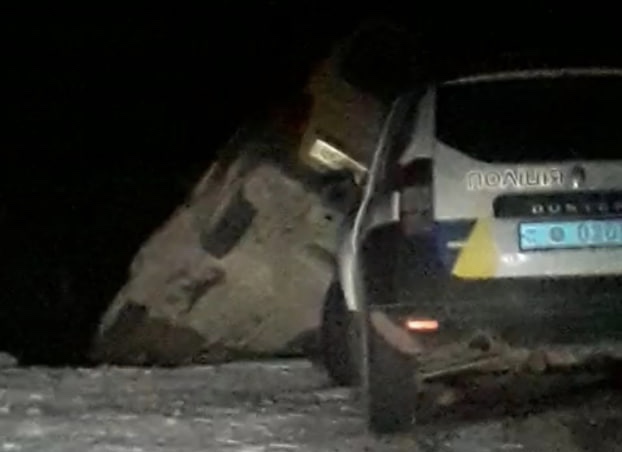 На Самбірщині посеред ночі трапилась аварія за участі поліцейських (ФОТО)
