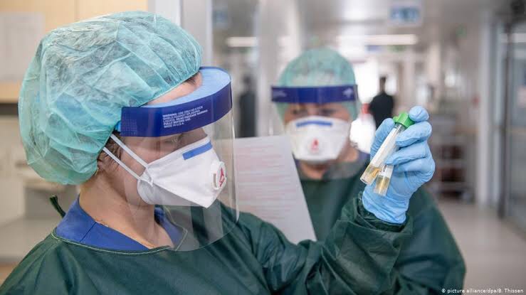 В Україні інфікувались COVID-19 ще 12 тисяч людей: скільки на Львівщині