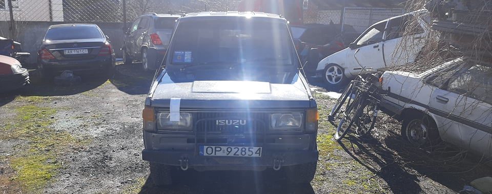 Сколівські поліцейські з недійсними посвідченнями забрали автомобіль у місцевого активіста (Відео)