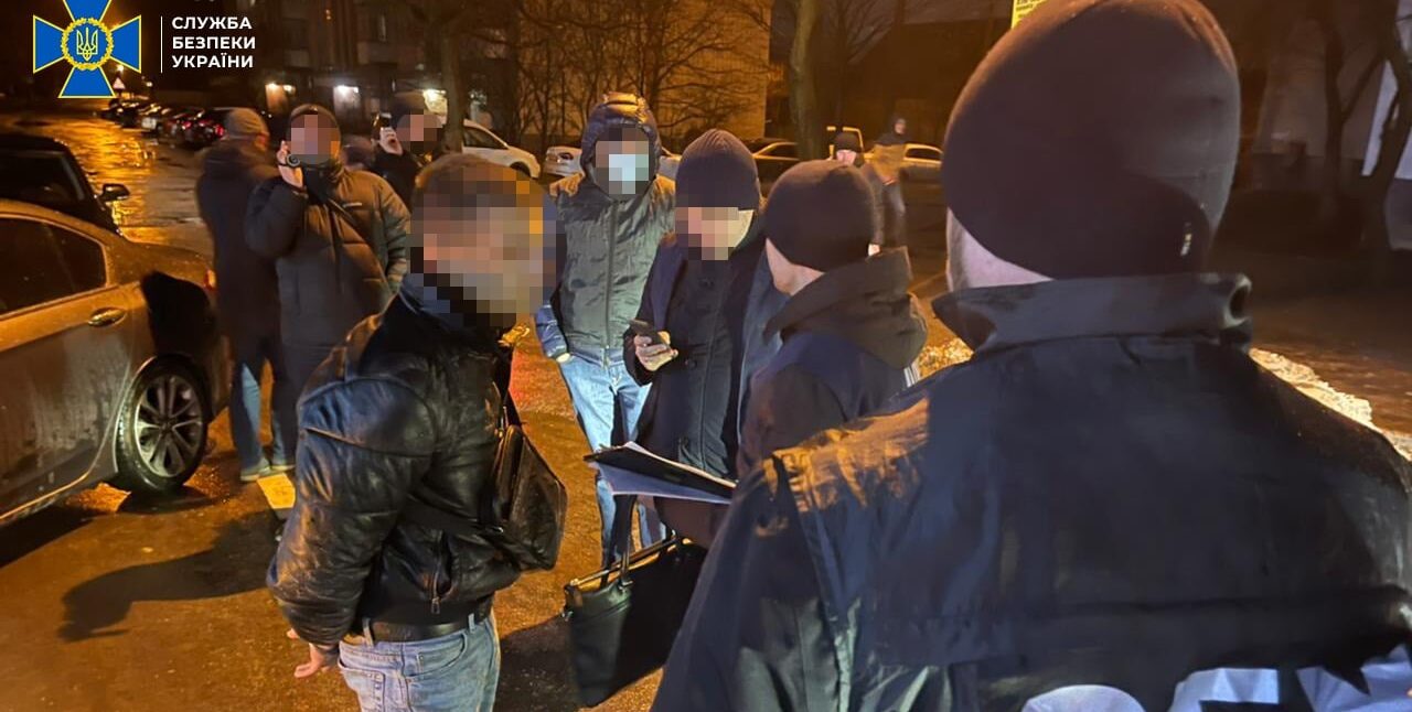 У Львові офіцера поліції затримали за хабар