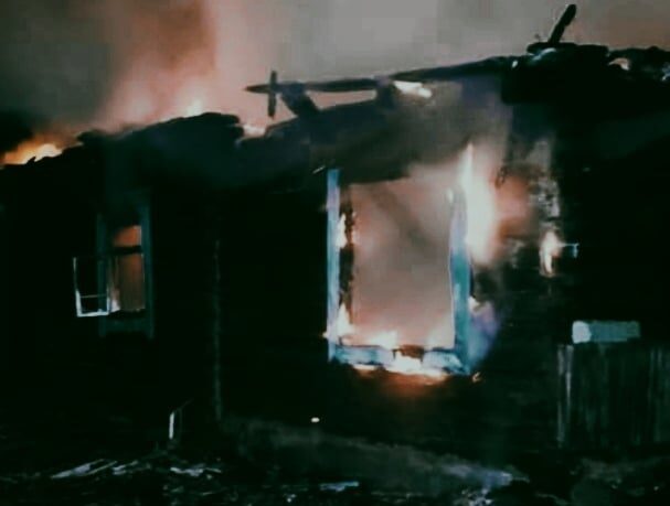Дерев’яна хата спопеліла за лічені хвилини: на Самбірщині у вогні загинув 35-річний чоловік