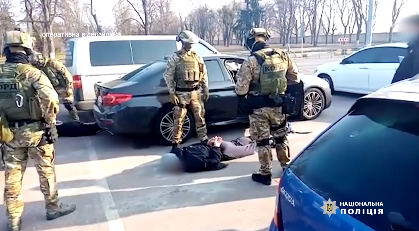 Професійні спортсмени з боксу та боротьби нападали та грабували людей: поліція затримала банду