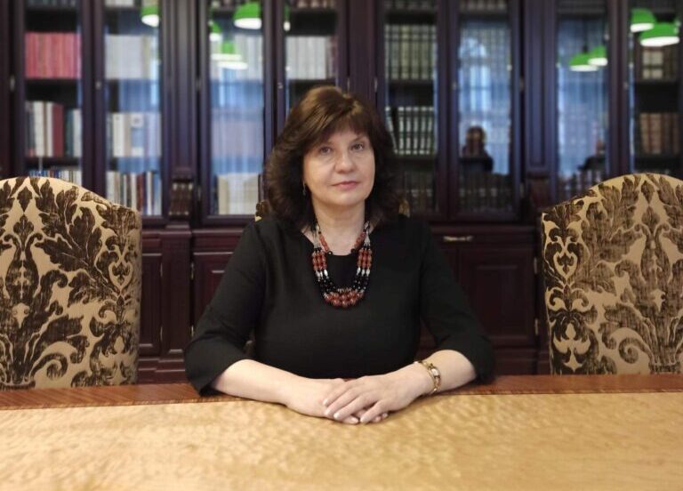Світлана Гнатуш: “Віруси швидко мутують, тому і долають бар’єри”