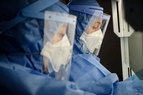 В Україні черговий рекорд за кількістю хворих та померлих від коронавірусу: яка ситуація на Львівщині
