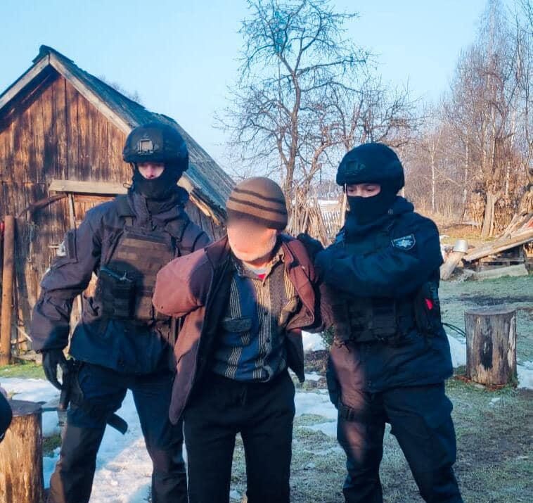 На Прикарпатті чоловік боронив ліс та став зловмисником