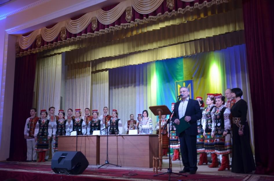 «З розмахом і пафосом»: голову Дрогобицької РДА вітав хор і оркестр