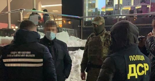 Хабарника із Львівської ОДА звільнили з-під варти