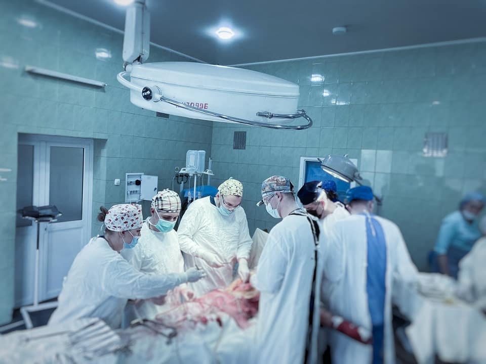 Мешканця Червоноградщини, який підірвався на снаряді, рятували 10 хірургів