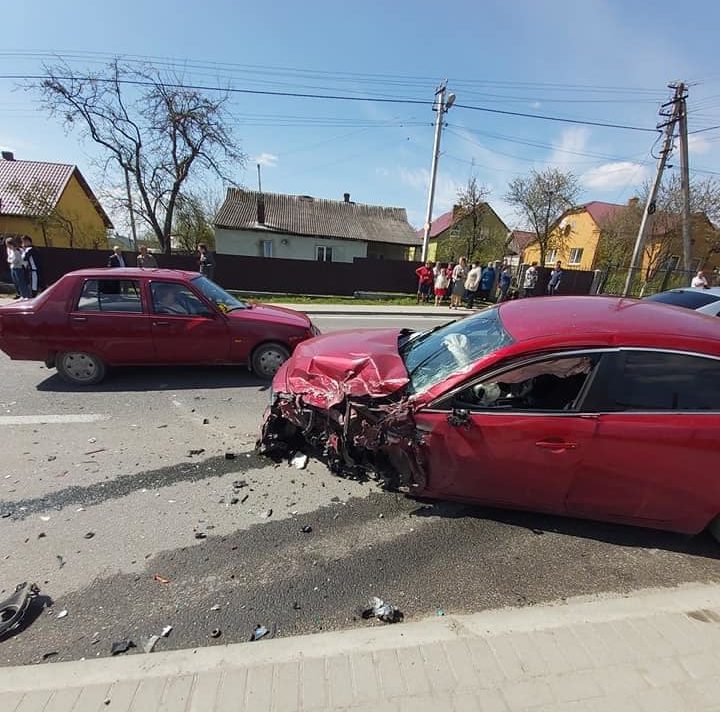 «То жахливе видовище»: на дорозі в Оброшино трапилася моторошна автотроща (Фото, відео)
