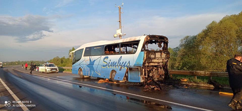 Біля Миколаєва під час руху загорівся автобус, в якому було 20 пасажирів