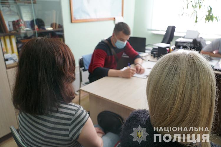 Проститутка із Львівщини хотіла підкупили тернопільського поліцейського, аби мати роботу