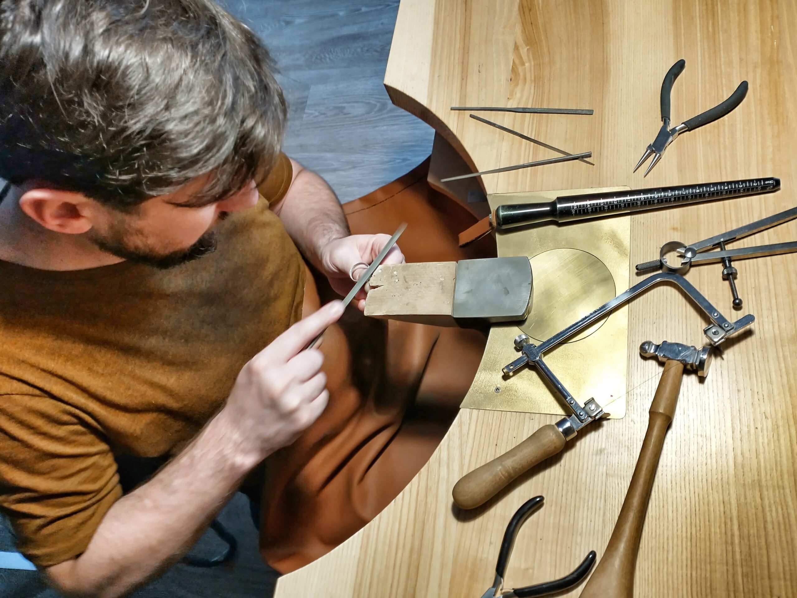 Самбірчанин у Польщі виготовляє ювірелірні шедеври для клієнтів з різних країни