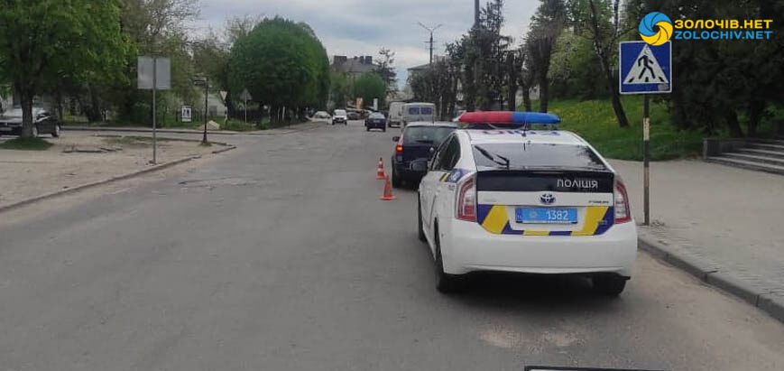 У Золочеві на пішохідному переході іномарка збила 7-річну школярку