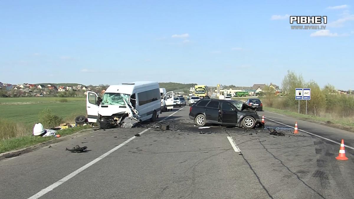 Повертались з цвинтаря: в аварії на трасі Київ-Чоп загинула сім’я з немовлям