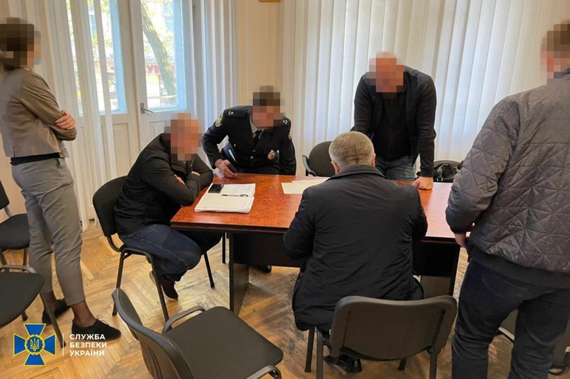 Продавали наркотики та фальсифікували справи: викрили угрупування львівських поліцейських