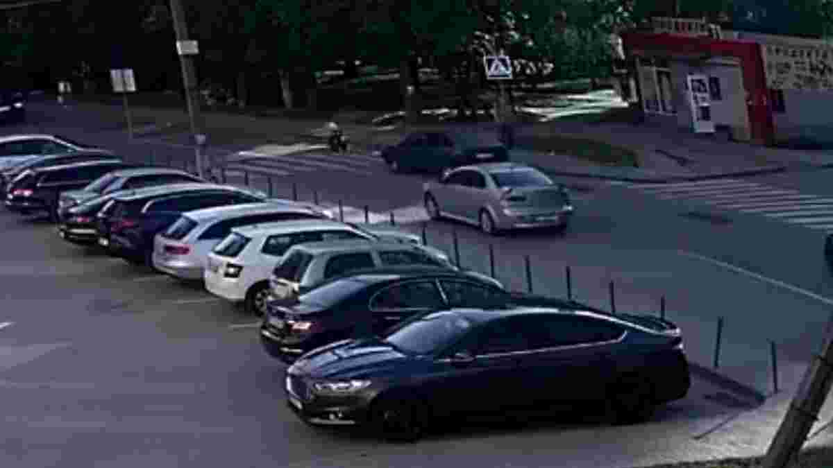У Львові на «зебрі» іномарка збила двох школярів (Відео)