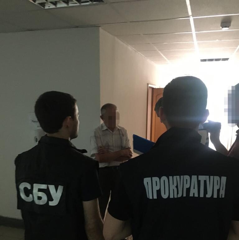 У Львові на хабарі взяли посадовця відділення Фонду соцстрахування