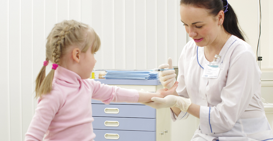 Без щеплення до школи зась: МОЗ хоче зробити вакцинацію обов’язковою