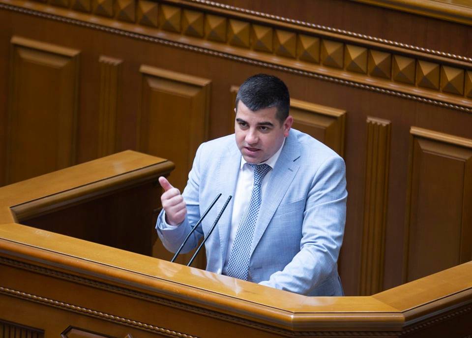 Обмежили вплив та підвищили податки: у Верховній Раді розпочали боротьбу з олігархами