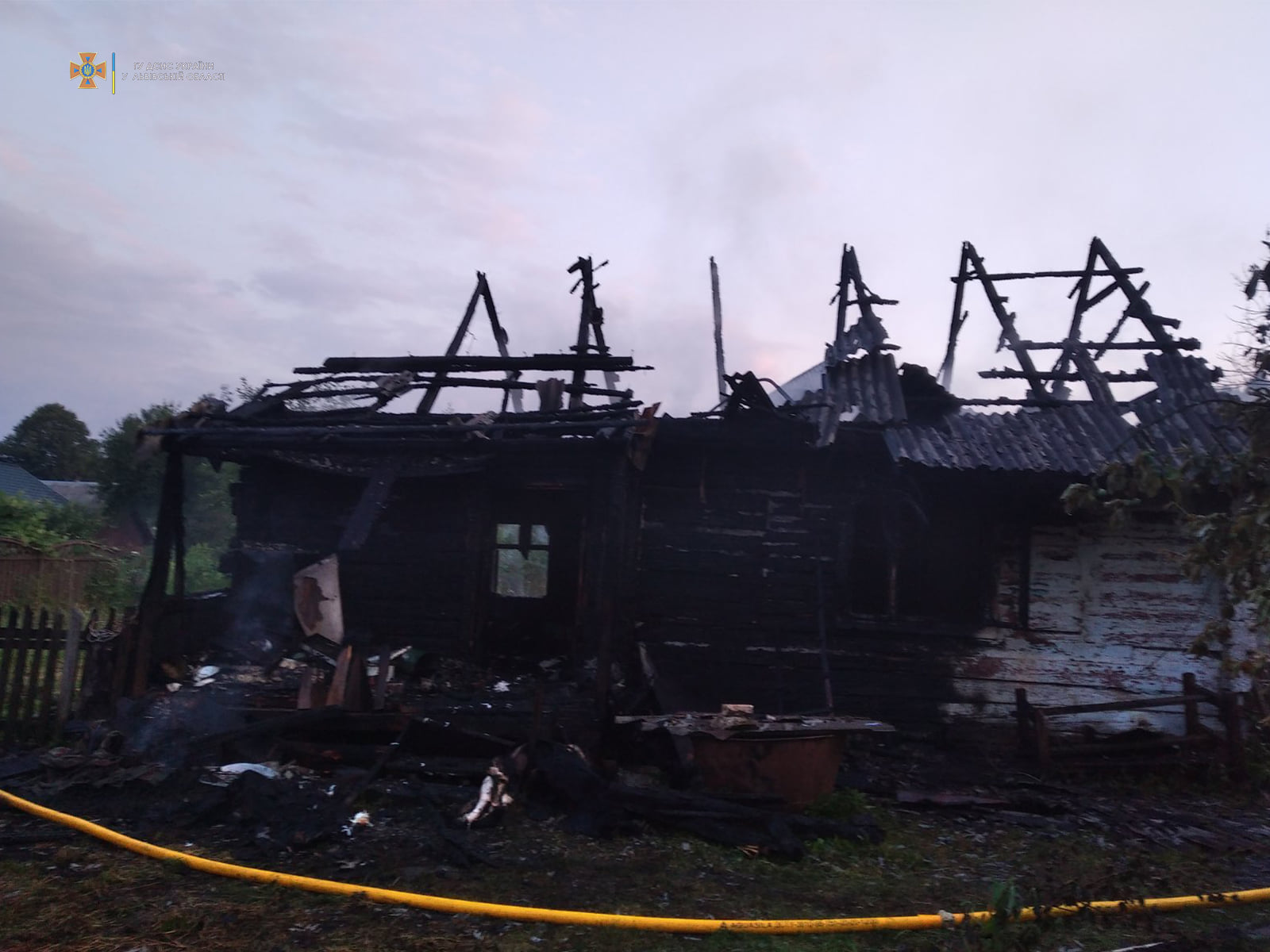 На Самбірщині загорівся будинок разом із господарем усередині