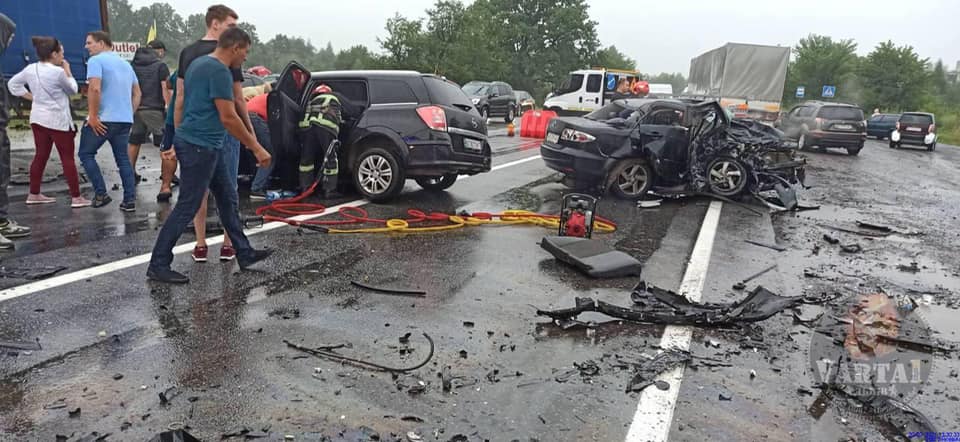 «Водії тут шалено розганяються, а потім втрачають контроль»: біля Сколе у жахливій ДТП загинули жінка та дитина