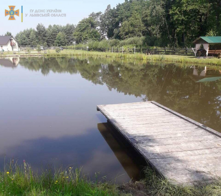 Планував продовжувати навчання: у приватній водоймі на Кам’янка-Бужчині втопився 18-річний хлопець